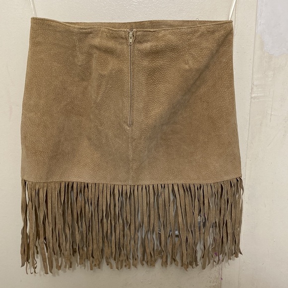 Camel faux fringe skirt🤎 - Picture 2 of 4